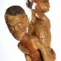 Isaac Nkululeko Makeleni - Together Forever. Yellowwood, polish, 104 x 54 x 18 cm, late 1980s/early 1990s (Collection: M. Pissarra. Photo: C. Beyer