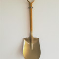 Golddigger 2020. Shovel and glitter, 94  x 24 x 3.4 cm (Photo courtesy of the artist).